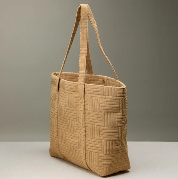 #760 Quilted Tote Bag (Woven Texture) w/Luxe Terry Fabric Travel Pouch -Medium - Picture 4 of 7